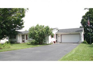 135 Mountain View Dr, Danville, VT 05828