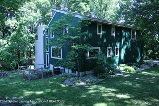 1917 Opaline Dr, Lansing, MI 48917