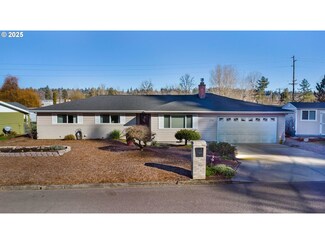 17798 SE Paradise Dr, Milwaukie, OR 97267