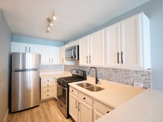 6700 S South Shore Dr Unit 18K, Chicago, IL 60649