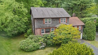 495 Stratton Rd, New Rochelle, NY 10804