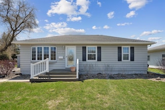 421 Upland Dr, Waterloo, IA 50701