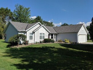 102 Rockaway Dr, Roaming Shores, OH 44085