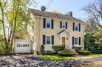 3 Mckinnon Ave, Milton, MA 02186