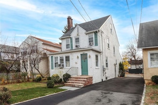 8 Franklin Place, Great Neck, NY 11023