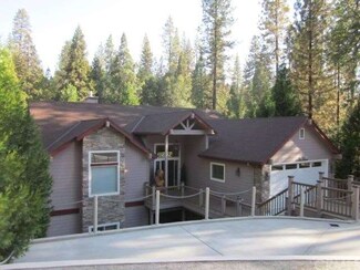 53918 Creekside Ln, Bass Lake, CA 93604