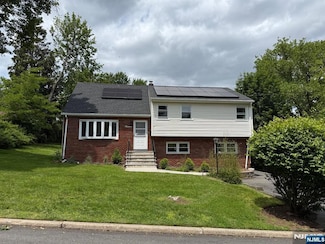 11 Sycamore St, Cresskill, NJ 07626