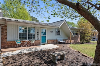 1113 SE 15th St, Wagoner, OK 74467