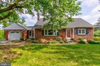 930 High St, Akron, PA 17501