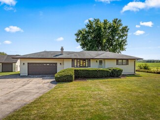 7927 Lawrenceville Rd, Garden Prairie, IL 61038
