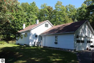 8610 N West Bay Shore Dr, Northport, MI 49670