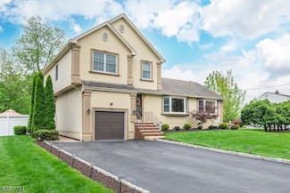 4 Malcolm Dr, Fairfield, NJ 07004