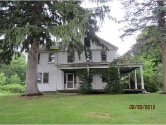 84 Warren Rd, Brimfield, MA 01010