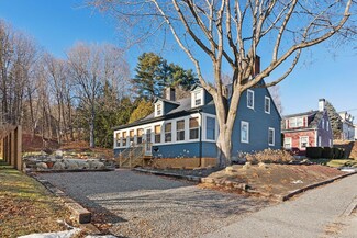 11 Spring St, Hallowell, ME 04347