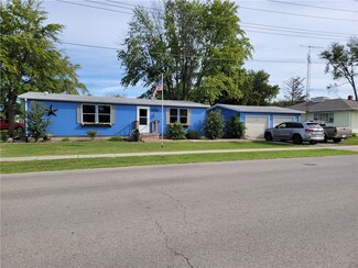 1801 Garfield Ave, Charleston, IL 61920
