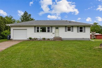1728 34th St NE, Cedar Rapids, IA 52402