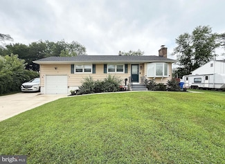 215 N Garden Blvd, Beverly, NJ 08010