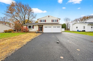 7949 Boxford Rd, Clay, NY 13041