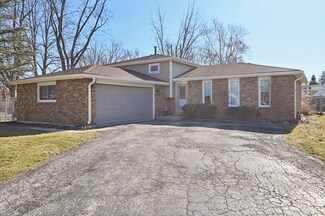 35 Joe Orr Ct, Crete, IL 60417