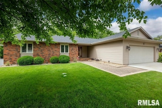 515 Illini Dr, East Peoria, IL 61611