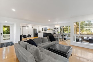 1337 Creekside Ct, Healdsburg, CA 95448