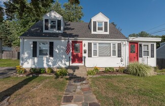 39 Aberdeen St, West Warwick, RI 02893