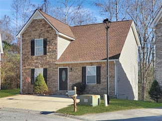 204 Twin Pines Ct, Dallas, GA 30132
