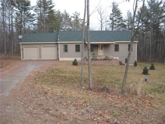 42 Moosehead Ln, Whitefield, ME 04353