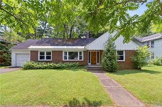 307 3rd St, Liverpool, NY 13088