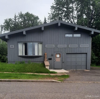 507 Pierce St, Wakefield, MI 49968