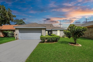 2029 Highland Hills Dr, Sugar Land, TX 77478