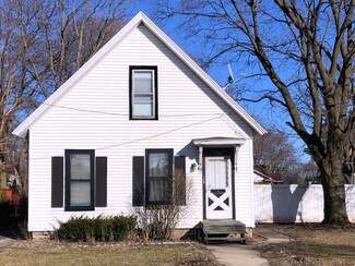555 S State St, Elgin, IL 60123