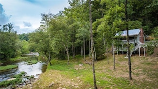 101 Creekside Cabin Trail, Talking Rock, GA 30175