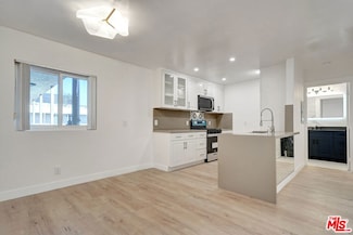 9005 Cynthia St Unit 412, West Hollywood, CA 90069