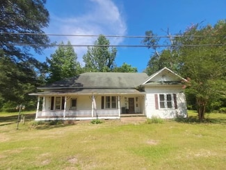 201 S Pine St, Sandersville, MS 39477
