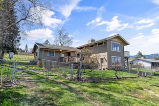 142 Theo Dr, Talent, OR 97540