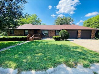 108 Buckhorn Dr, Waverly, MO 64096