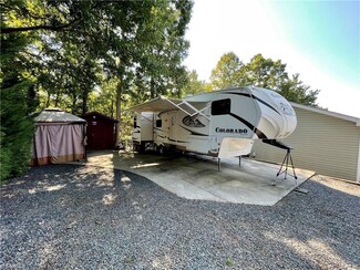 131 Cardinal Ave S, New London, NC 27371