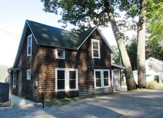 32 Oakdale Rd, Bradford, NH 03221