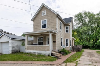 2186 Hodgdon St, Dubuque, IA 52001