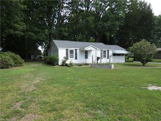 32 Robinson Dr, Newport News, VA 23601