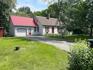 70 Stagecoach Dr, Newport, VT 05855