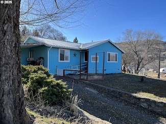 304 SE Hillcrest Dr, John Day, OR 97845