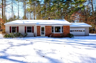 9 Evergreen Ln, Gansevoort, NY 12831