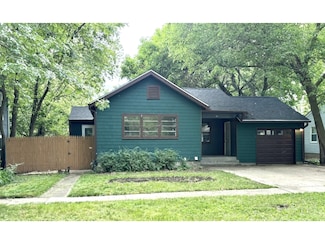 811 S Van Buren St, Iowa City, IA 52240
