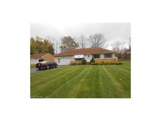 5750 Columbia Dr, Bedford, OH 44146