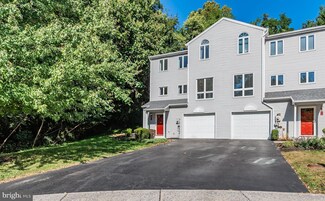 1767 Creek Vista Dr, New Cumberland, PA 17070