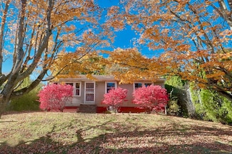 132 Hans Ave, Waterbury, CT 06708