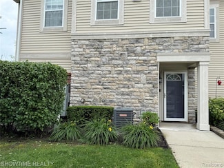 25938 Maritime Cir S, Harrison Township, MI 48045