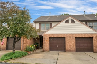 15 Betty Ct, Lebanon, NJ 08833